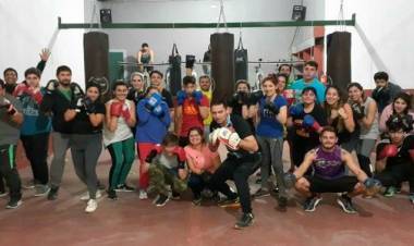 Alex Cherbukov reinaugura su Escuela de Boxeo