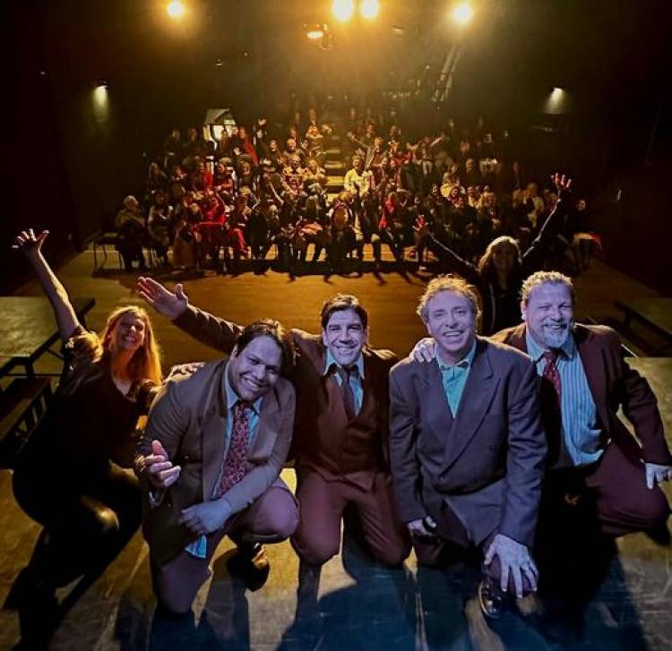 “Rotos de amor”: a un año de su estreno, festejo sobre el escenario