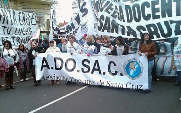 El ajuste continúa - Crisis educativa en Santa Cruz bajo el gobierno de Vidal